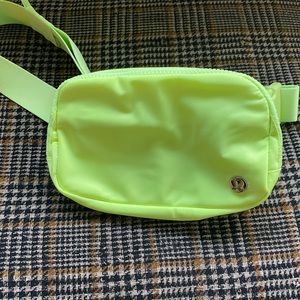 Lululemon everywhere belt bag 1L bright yellow - new without tags